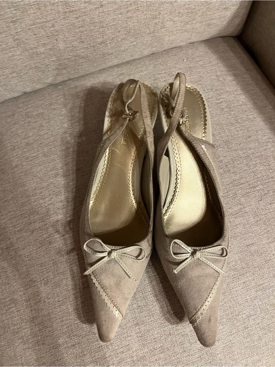 Predictions Shoes - Vintage suede kitten heels with scalloped edge & bow detail